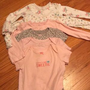Six adorable Carters onesies, Size 18 mos.